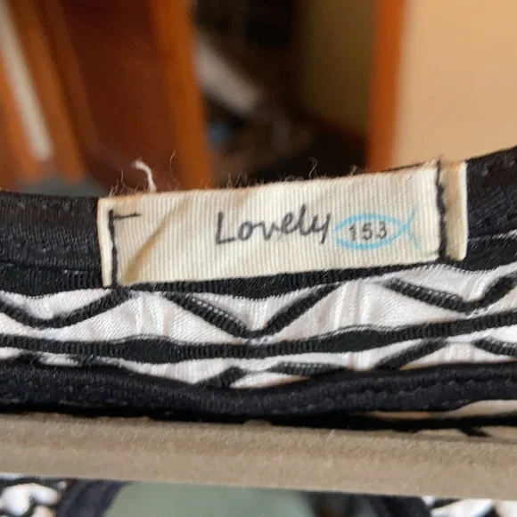 Lovely 153 Peplum Top - Picture 4 of 4